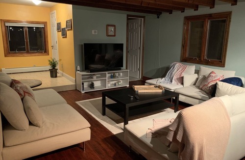 Roxbury House | Seclusion only minutes away from everything !