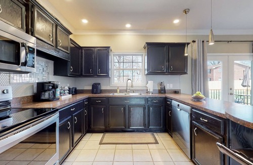 Shepherdsville Apartment | second floor 1 bedroom + office W/D & easy parking