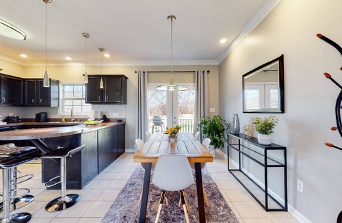 Shepherdsville Apartment | second floor 1 bedroom + office W/D & easy parking