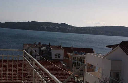 Seget Donji Apartment | Second Floor 3-room apartment with balcony and panoramic sea view