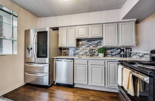 Old East Dallas Apartment | Second-floor Lakewood loft with serene pool views ,spacious interiors, and a private upstairs loft. Enjoy a prime Dallas location with stylish, comfortable living spaces perfect for any stay.