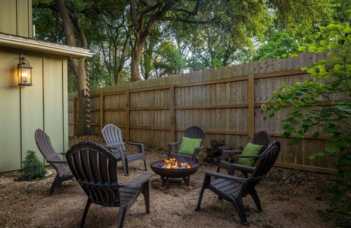 Gruene Apartment | Second Floor of River Haven Guest House w/Hot Tub by Gruene!