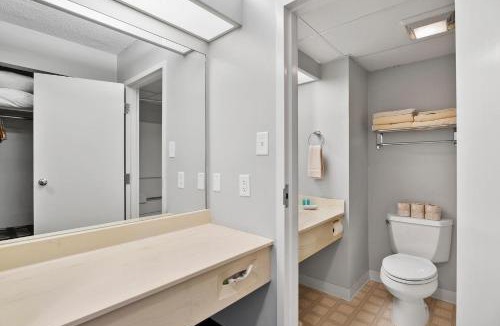 North East House | Second Floor Standard Suite Bay View