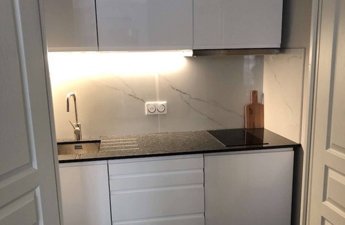 Sete Apartment | Second floor studio apartment with street view