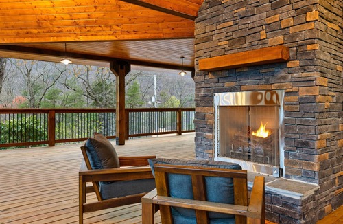 Blairsville House | Second-floor suite with deck, mountain views, firepits, & game room