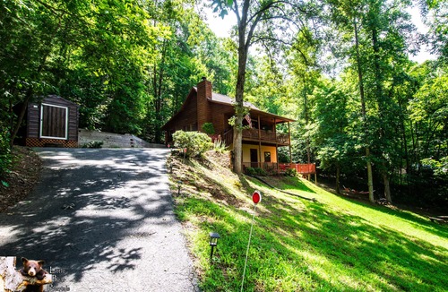 Young Harris Cabin | Second Heaven Cabin - Fireplace & Hot Tub