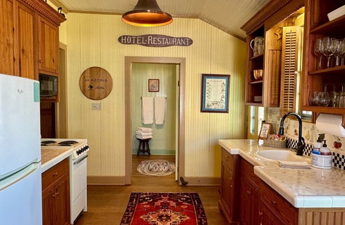 Fredericksburg House | Second Home Guesthouse | 1.5 Blocks from Marktplatz | Hot Tub