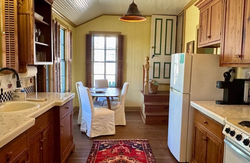 Fredericksburg House | Second Home Guesthouse | 1.5 Blocks from Marktplatz | Hot Tub