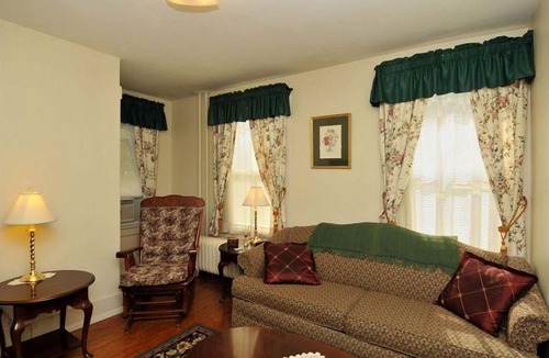 Clearfield Apartment | Second Street Suite