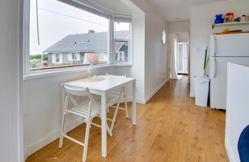 Rockaway Beach House | Second Tide - Oceanview Cottage