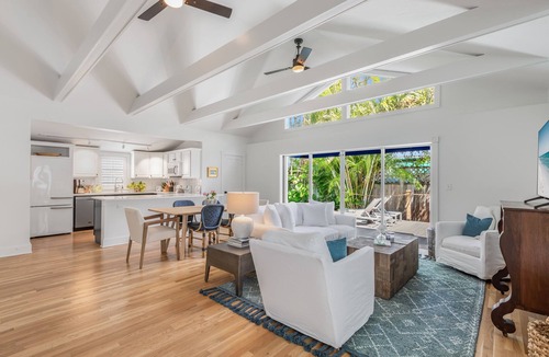 The Meadows House | SECOND WIND ~ Charming 2 Bedroom, 2 Bathroom Home w/Pool!