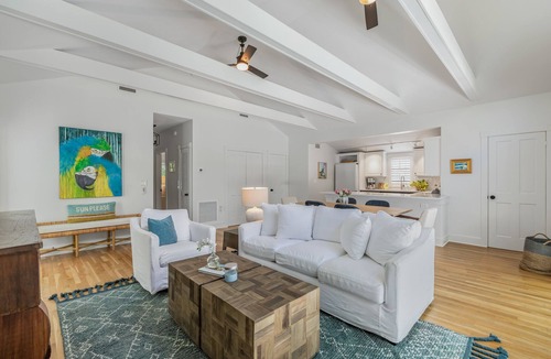 The Meadows House | SECOND WIND ~ Charming 2 Bedroom, 2 Bathroom Home w/Pool!