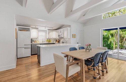 The Meadows House | SECOND WIND ~ Charming 2 Bedroom, 2 Bathroom Home w/Pool!