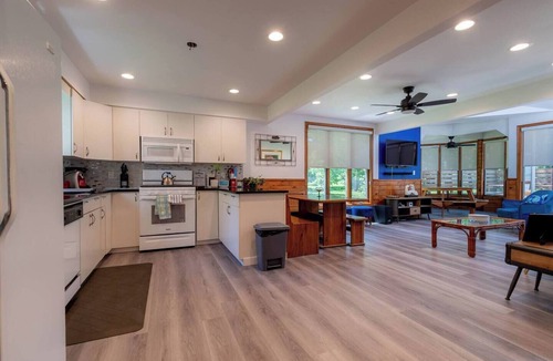 Fort Erie House | Second Wind - Visit our Charming House with Modern Comforts & Stunning Views