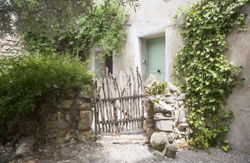 Ferrals-les-Corbieres Cottage | Secret Garden Cottage