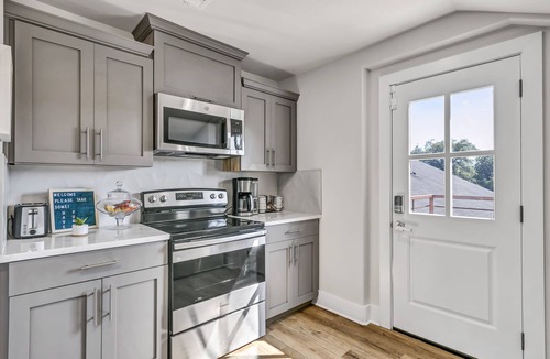 Spicewood Apartment | Secret garden guest house Lake Travis