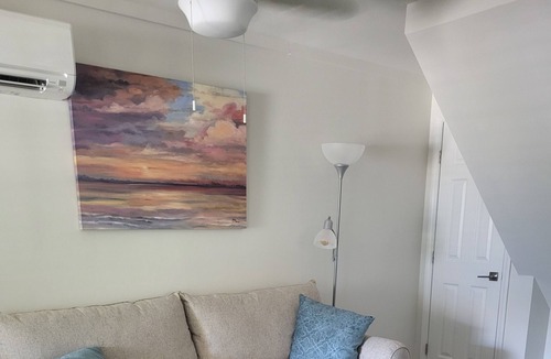 Duck Apartment | Secret garden retreat 3 minutes from beach!