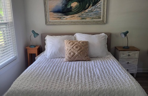 Duck Apartment | Secret garden retreat 3 minutes from beach!