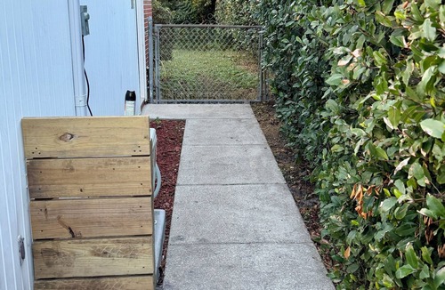 Orange Park House | Secret Garden - Self Check-in - 1 bd, 1bath Elegant Apt/Studio