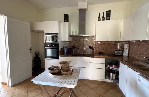 Frontignan Villa | Secret garden villa facing the sea