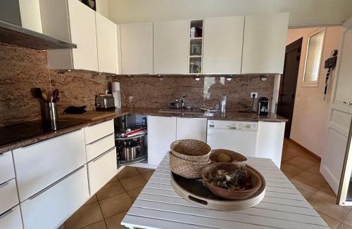 Frontignan Villa | Secret garden villa facing the sea