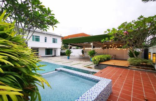 Muar House | Secret Garden Warni Villa (MUAR)