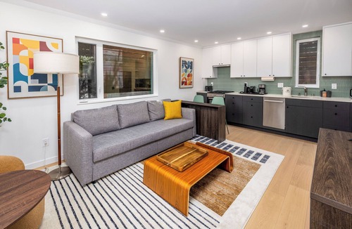 Wallingford Apartment | Secret Hideaway - New Custom Built Home