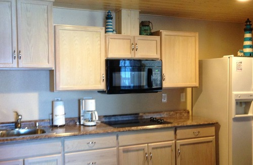 Lakebay House | Secret Island Getaway- Private Beach, Boats, Kayaks & guest only Seafood Farm