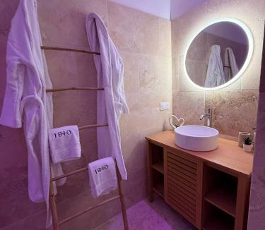 Bezouce Hotel | Secret Love Room