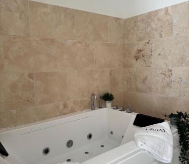 Bezouce Hotel | Secret Love Room