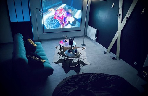 Chaingy House | Secret love room