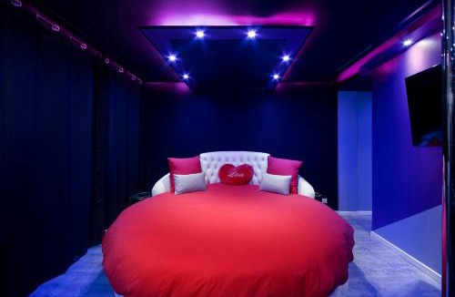 Fer a Cheval Apartment | Secret Night II