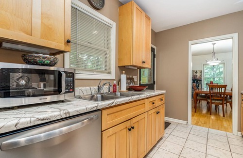 Galena House | Secret Path 2 Main St Downtown, Dog Friendly, Fire Pit, Daily Deer Sightings!