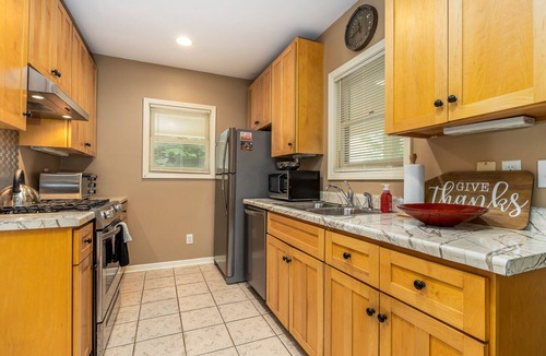 Galena House | Secret Path 2 Main St Downtown, Dog Friendly, Fire Pit, Daily Deer Sightings!