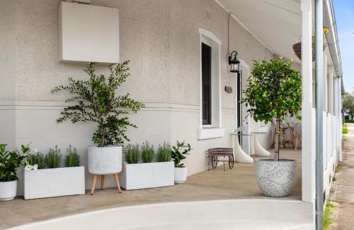 Windsor House | Secret River Cottage