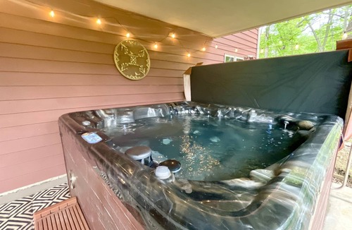 The Galena Territory Cabin | Secret Room-Hot Tub-Billards-Firepit-Games-Pool access
