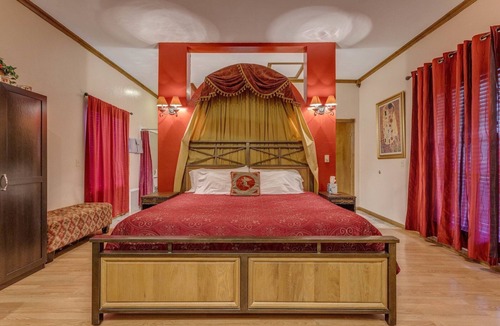 Norman Bed & Breakfast | Secret Rose Suite at Whispering Pines Inn