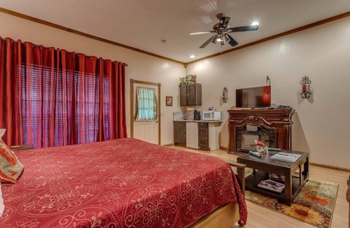 Norman Bed & Breakfast | Secret Rose Suite at Whispering Pines Inn