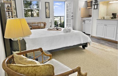 Hollywoodland Apartment | Secret Stairs Studio #1