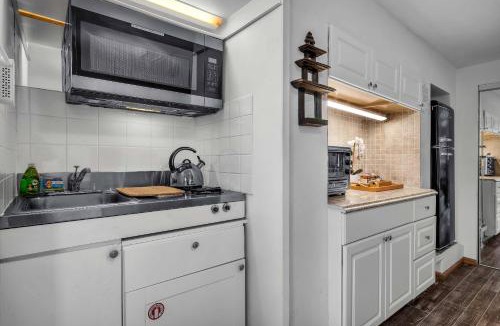 Hollywoodland Apartment | Secret Stairs Studio #1