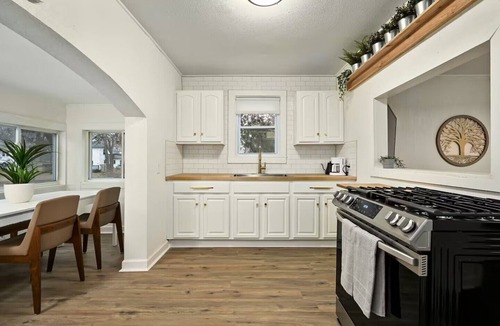 Grandview Cabin | Secure 1BR: Perfect for Work & Fútbol Championship X4