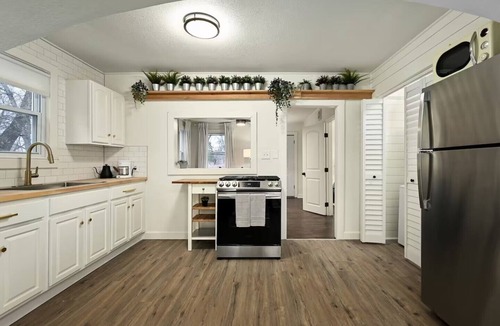 Grandview Cabin | Secure 1BR: Perfect for Work & Fútbol Championship X4