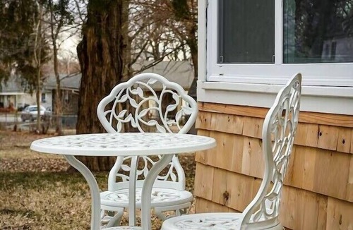 Grandview Cabin | Secure 1BR: Perfect for Work & Fútbol Championship X4