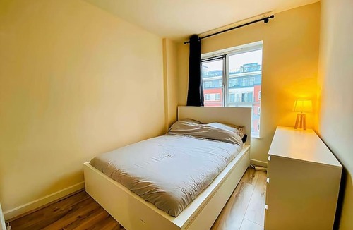 Whittington Apartment | Secure 2BR 1BA Apartment for 6