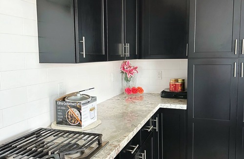 Elk Grove Cabin | Secure community villa for 7 people