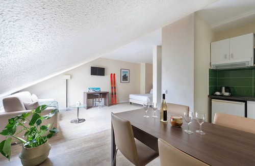 Chambery Apartment | Secure downtown studio with hotel services Pets welcome