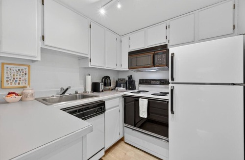 Lower Queen Anne Condo | Secure Parking - Downtown Views - Walk Score 96