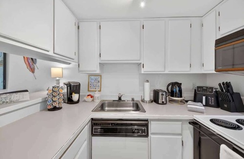Lower Queen Anne Condo | Secure Parking - Downtown Views - Walk Score 96