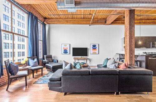 Downtown West Apartment | Secure Washington Ave Loft w W/D & Parking