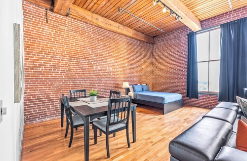 Downtown West Apartment | Secure Washington Ave Loft w W/D & Parking